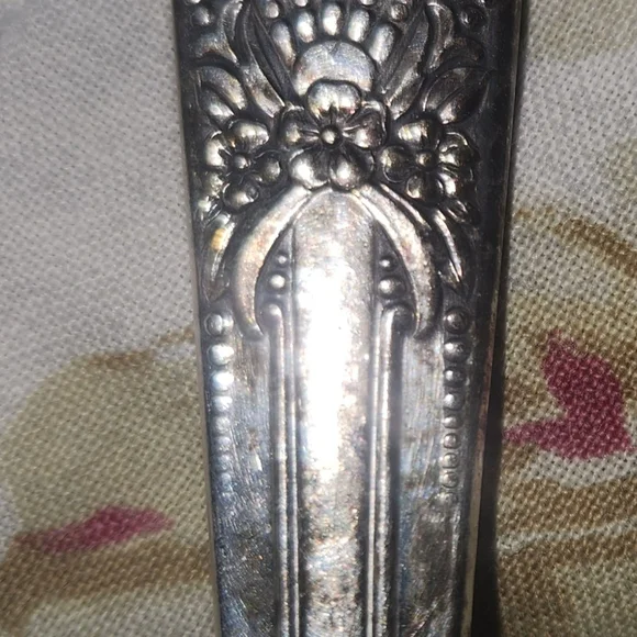 Vintage BELOVED WM Rogers 52 Piece Silver Flatware Silverwear Set in Wooden Case - Picture 6 of 8